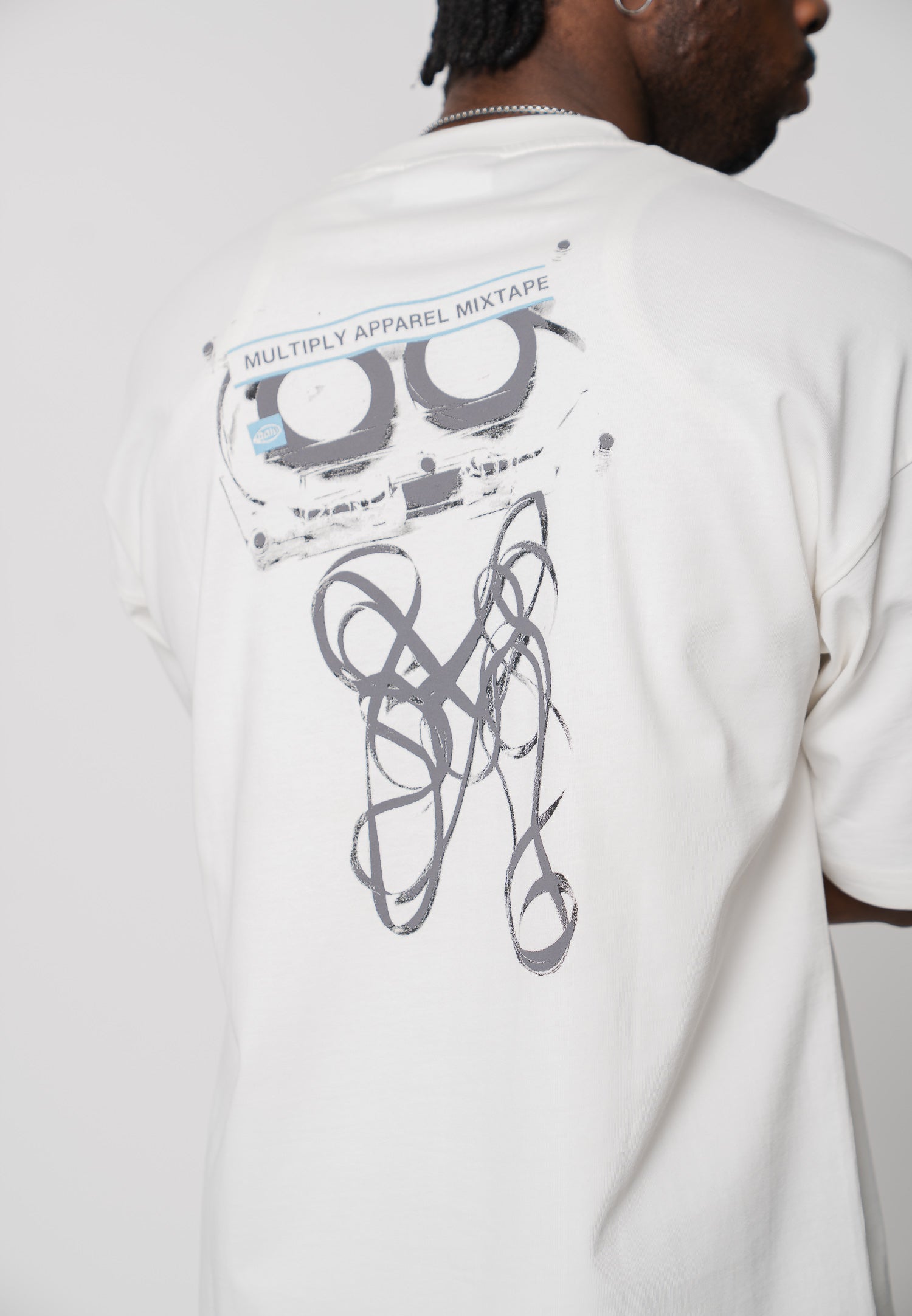 Multiply Apparel Oversize T-Shirt CASSETTET TAPE Cloud Dancer – weitere Ansicht 5