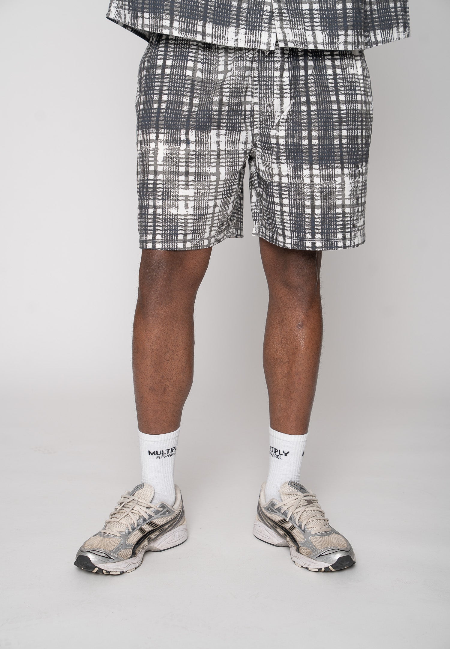 Multiply Apparel Shorts MONT Cloud Dancer – Frontalansicht