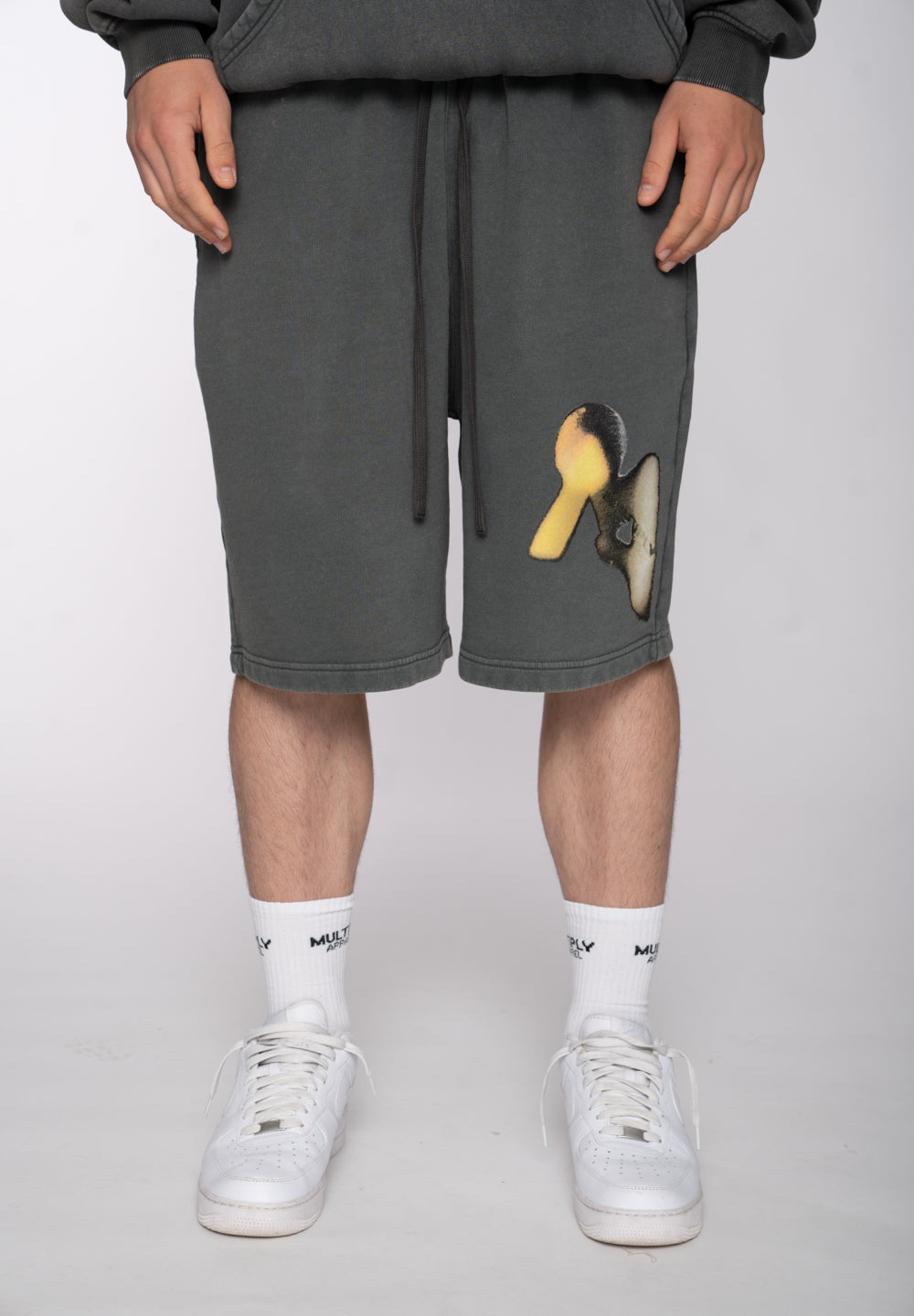 Multiply Apparel Oversize Shorts LIMELIGHT Phantom Washed – Frontalansicht