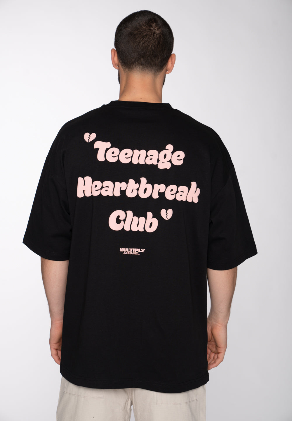 Multiply Apparel Oversize T-Shirt HEART BREAK CLUB Black – Frontalansicht