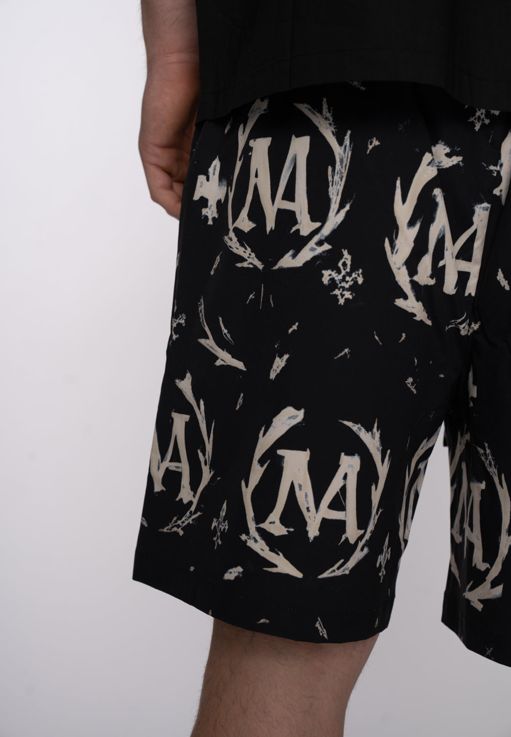 Multiply Apparel Shorts PAINTERLY Pirate Black – weitere Ansicht 5