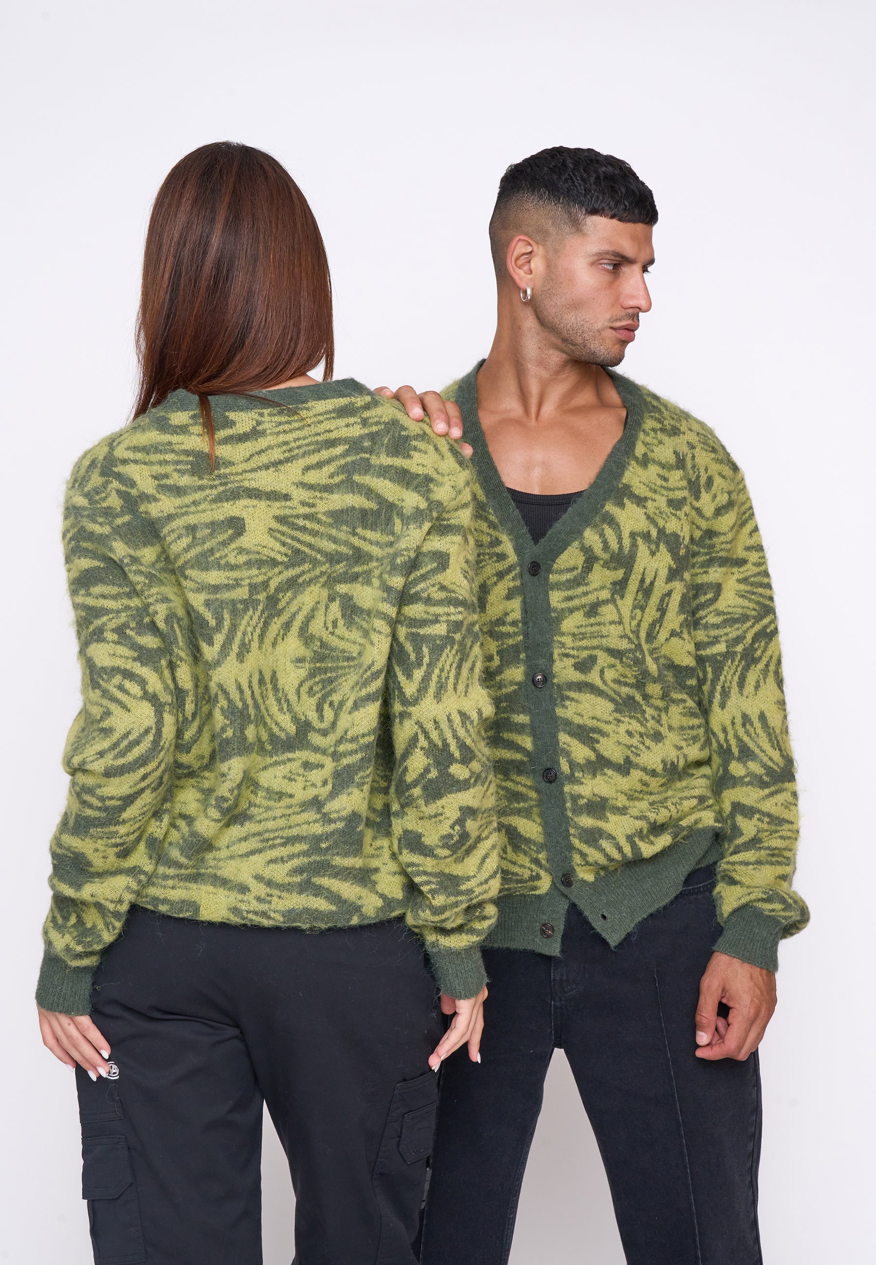 Multiply Apparel Knit Cardigan CONCRETE Four Leaf Clover – Frontalansicht