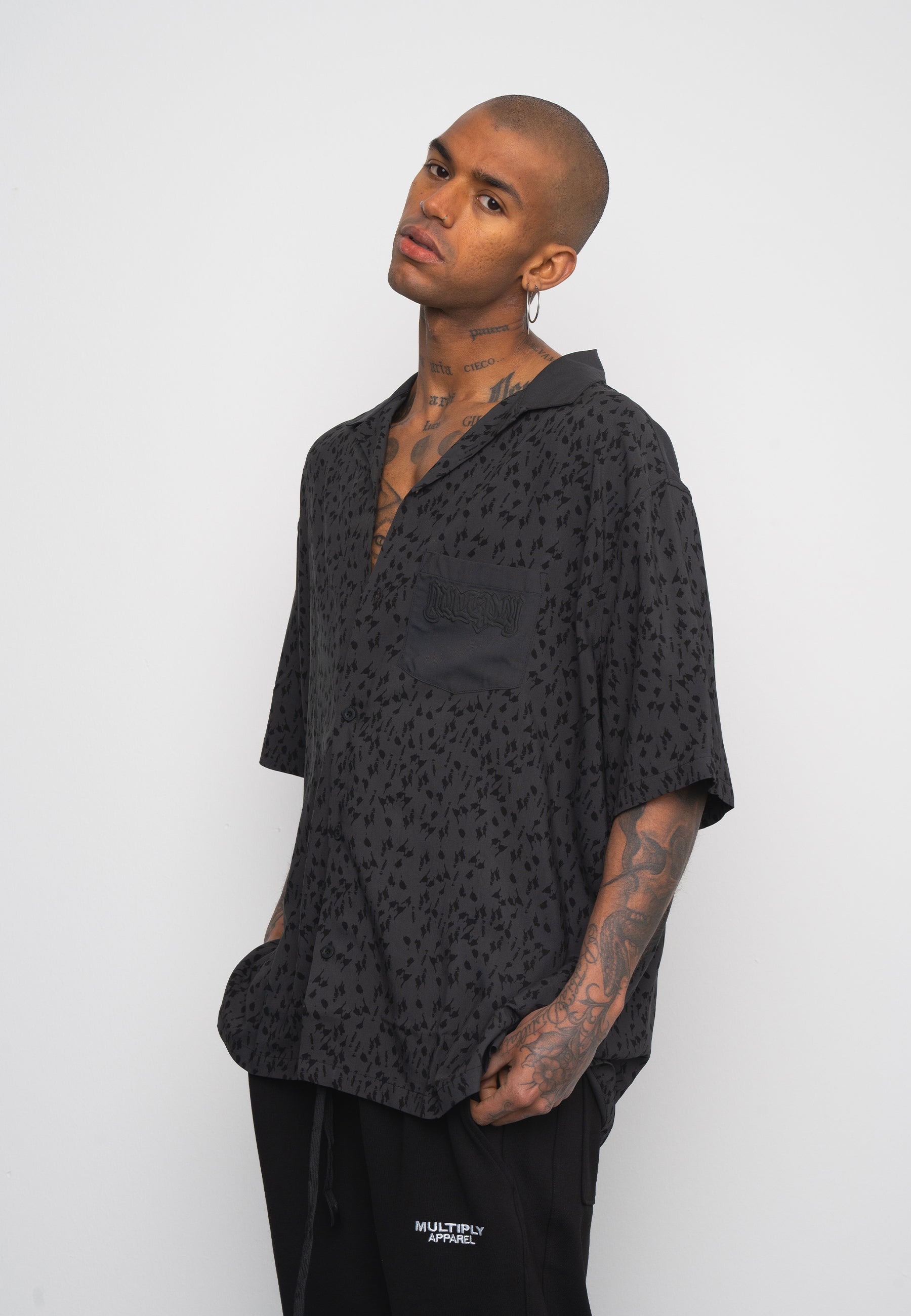 Multiply Apparel Oversize Shirt INMATES Black Soda – Frontalansicht