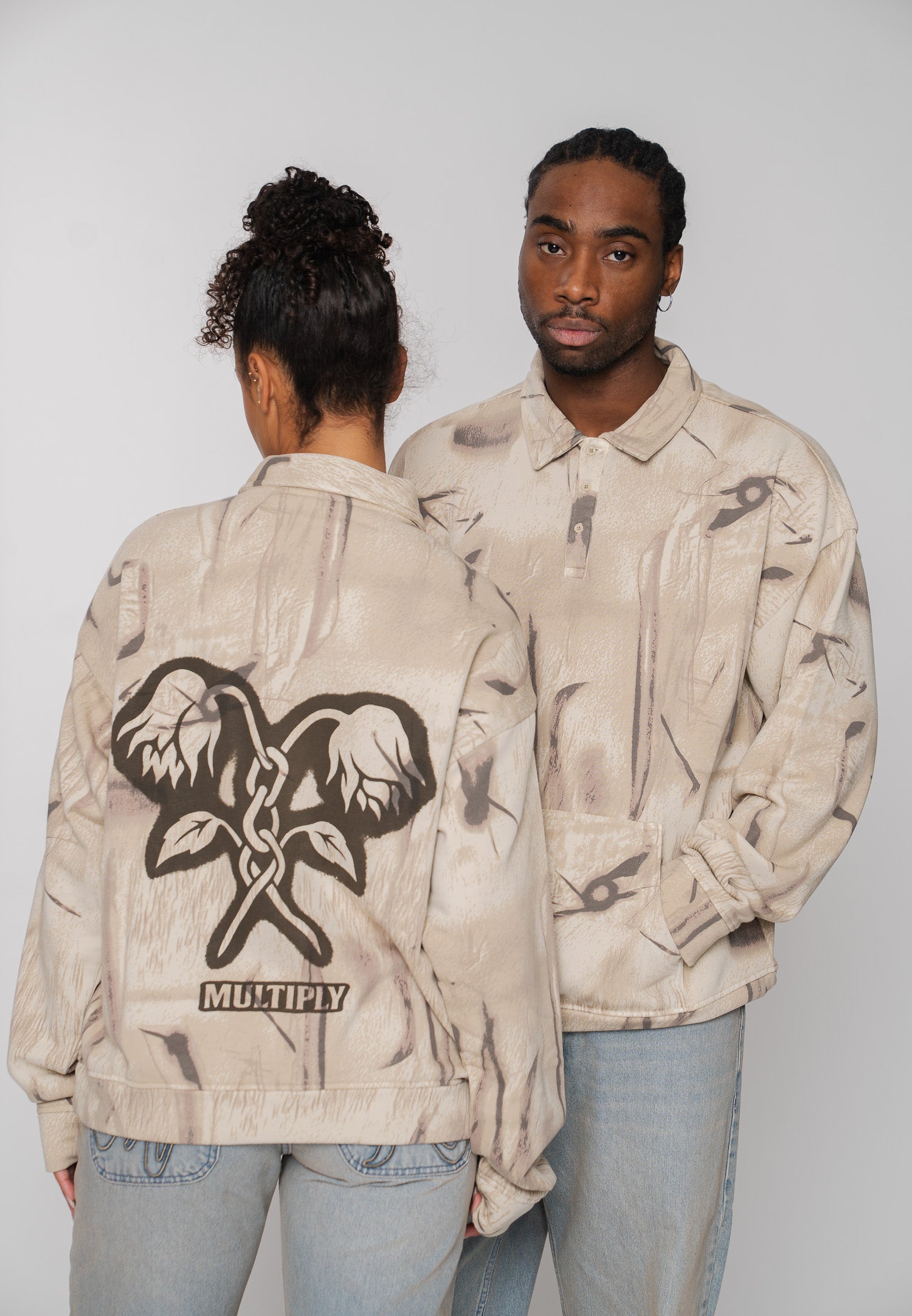 Multiply Apparel Oversize Sweatshirt Polo WILTED Castle Wall – Frontalansicht