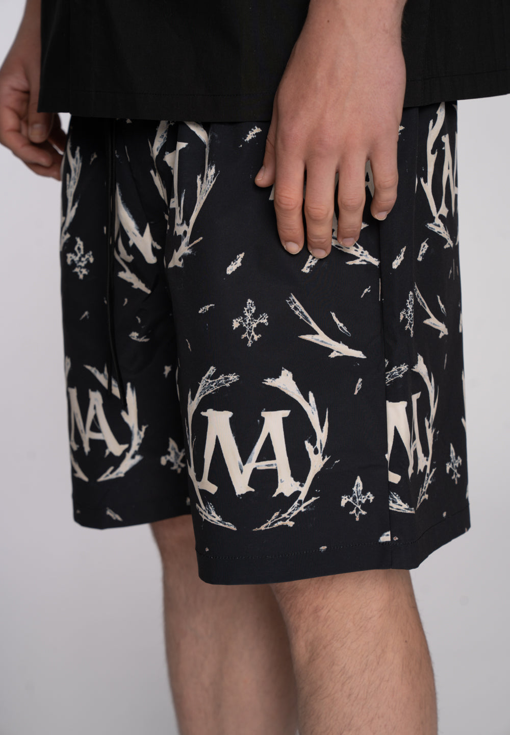 Multiply Apparel Shorts PAINTERLY Pirate Black – weitere Ansicht 6
